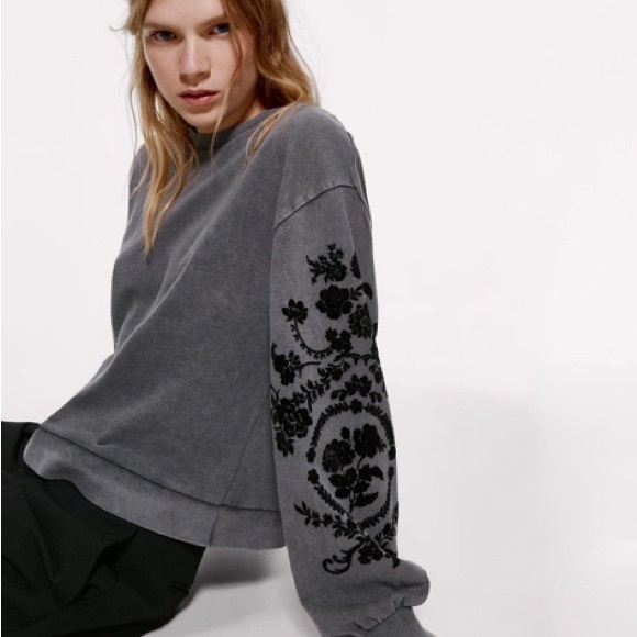 Zara Cropped Sweat Shirt Gray & Black Floral Flocked Balloon Sleeve Sz XL - Picture 2 of 13
